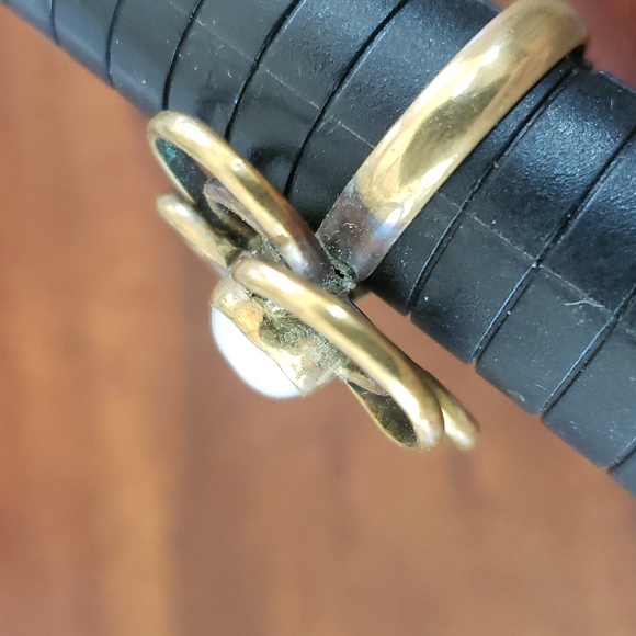 💐 Antiqued Brass Pearl Flower Ring • Dainty Boho Vintage - Picture 4 of 9
